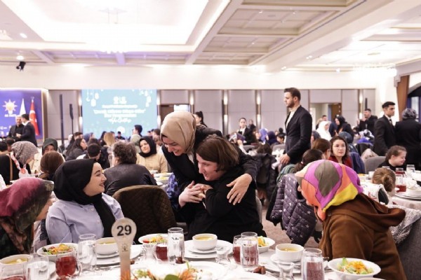 Fatma Betül Sayan Kaya: 'Çocuklar Bugün Çalışıp Yarın Unutacağımız Bir Mesele Değildir'